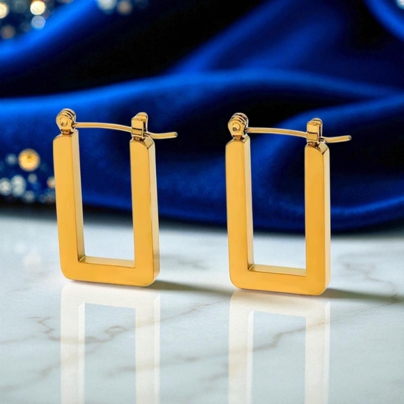 🆕️Dainty Gold Rectangle Drop Earrings - 18K Plated 316L Minimalist Chic 💫 - Picture 1 of 14